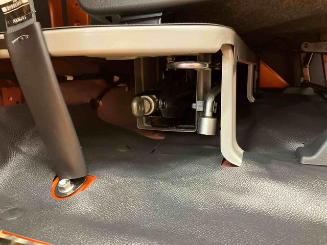 ハイゼットカーゴデラックス衝突回避支援システム　横滑り防　止装置　アイドリングストップ　前後コーナーセンサー　オーバーヘッドシェルフ　マニュアルレベリング機能付ハロゲンヘッドライト　トップシェイドガラス　キーレスエントリー（千葉県）の中古車