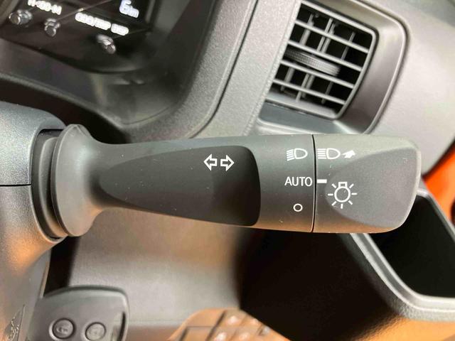 ハイゼットカーゴデラックス衝突回避支援システム　横滑り防　止装置　アイドリングストップ　前後コーナーセンサー　オーバーヘッドシェルフ　マニュアルレベリング機能付ハロゲンヘッドライト　トップシェイドガラス　キーレスエントリー（千葉県）の中古車