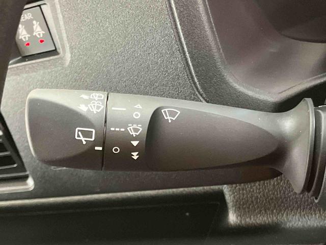 ハイゼットカーゴデラックス衝突回避支援システム　横滑り防　止装置　アイドリングストップ　前後コーナーセンサー　オーバーヘッドシェルフ　マニュアルレベリング機能付ハロゲンヘッドライト　トップシェイドガラス　キーレスエントリー（千葉県）の中古車