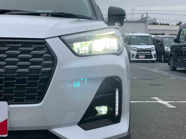 ロッキープレミアムG HEVハイブリッド 全車速追従クルコン ADB LEDヘッドライト オートライト リヤフォグ バックカメラ スマアシ コーナーセンサー シートヒーター キーフリー プッシュスタート 電動駐車ブレーキ アルミ(千葉県)の中古車