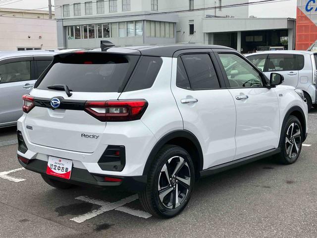 ロッキープレミアムG HEVハイブリッド 全車速追従クルコン ADB LEDヘッドライト オートライト リヤフォグ バックカメラ スマアシ コーナーセンサー シートヒーター キーフリー プッシュスタート 電動駐車ブレーキ アルミ(千葉県)の中古車