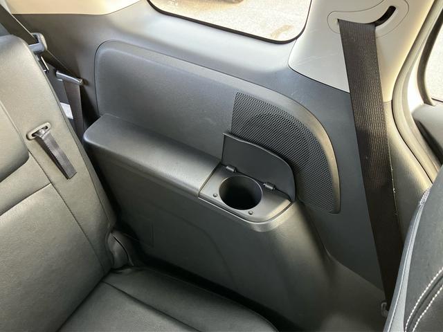 アイシスプラタナ Vセレクションホワイトインテリアパッケージナビ/TV/DVD/BT ETC 両側電動スライドドア オートエアコン アルミホイール プラズマクラスター フロントバンパー電動ポール 足踏み式駐車ブレーキ ステアリングリモコン キーフリーシステム(千葉県)の中古車