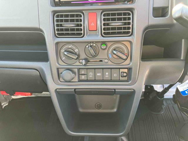 スーパーキャリイＸリミテッド　４ＷＤ４ＷＤ　荷台三方開　デュアルカメラサポート　ドラレコ　ＬＥＤヘッドランプ　オートライト　ＰＷ　荷台作業灯　オーバーヘッドシェルフ　キーレスエントリー　リヤゲートチェーン　バッテリーカバー　ＣＤ（千葉県）の中古車