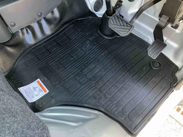 スーパーキャリイＸリミテッド　４ＷＤ４ＷＤ　荷台三方開　デュアルカメラサポート　ドラレコ　ＬＥＤヘッドランプ　オートライト　ＰＷ　荷台作業灯　オーバーヘッドシェルフ　キーレスエントリー　リヤゲートチェーン　バッテリーカバー　ＣＤ（千葉県）の中古車