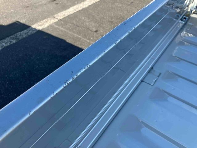 スーパーキャリイＸリミテッド　４ＷＤ４ＷＤ　荷台三方開　デュアルカメラサポート　ドラレコ　ＬＥＤヘッドランプ　オートライト　ＰＷ　荷台作業灯　オーバーヘッドシェルフ　キーレスエントリー　リヤゲートチェーン　バッテリーカバー　ＣＤ（千葉県）の中古車