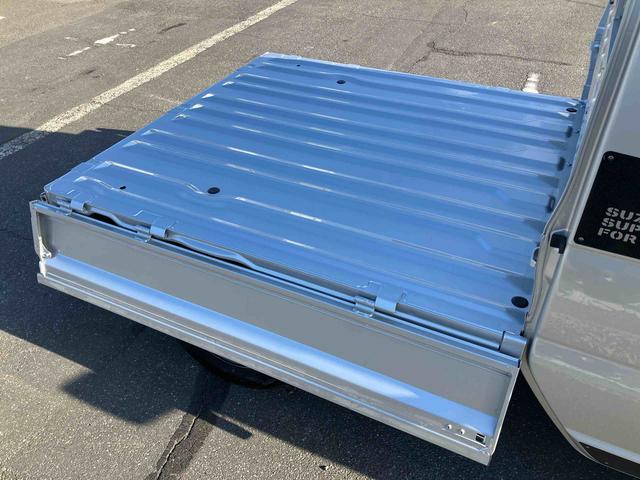 スーパーキャリイＸリミテッド　４ＷＤ４ＷＤ　荷台三方開　デュアルカメラサポート　ドラレコ　ＬＥＤヘッドランプ　オートライト　ＰＷ　荷台作業灯　オーバーヘッドシェルフ　キーレスエントリー　リヤゲートチェーン　バッテリーカバー　ＣＤ（千葉県）の中古車