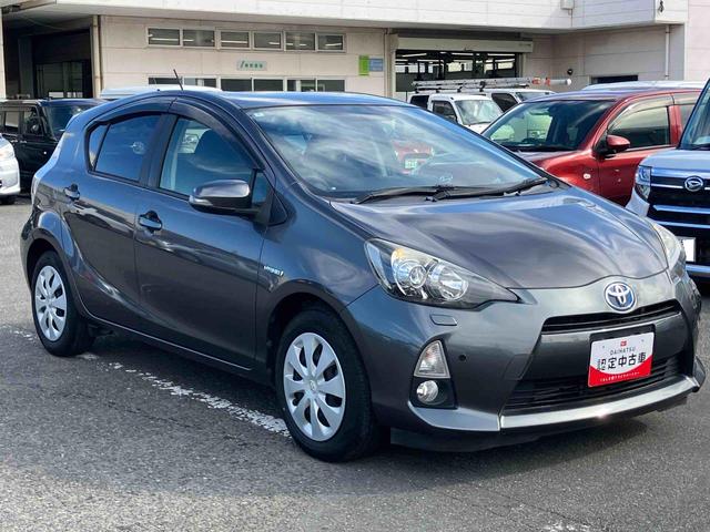 アクアＳナビ／ＴＶ／ＤＶＤ／ＢＴ　バックカメラ　ＥＴＣ　ハイブリッド　前後クリアランスセンサー　オートエアコン　シートリフター　ゲート式シフトレバー　サイドレバー式駐車ブレーキ　キーレスエントリー　ステリモ（千葉県）の中古車