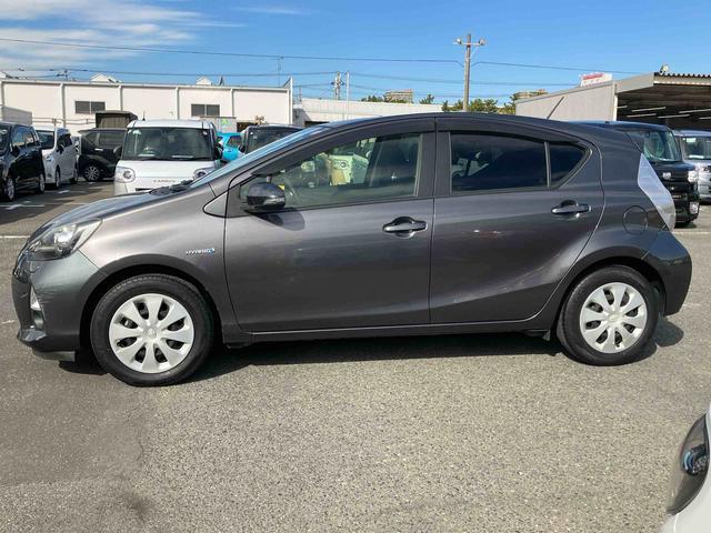 アクアＳナビ／ＴＶ／ＤＶＤ／ＢＴ　バックカメラ　ＥＴＣ　ハイブリッド　前後クリアランスセンサー　オートエアコン　シートリフター　ゲート式シフトレバー　サイドレバー式駐車ブレーキ　キーレスエントリー　ステリモ（千葉県）の中古車