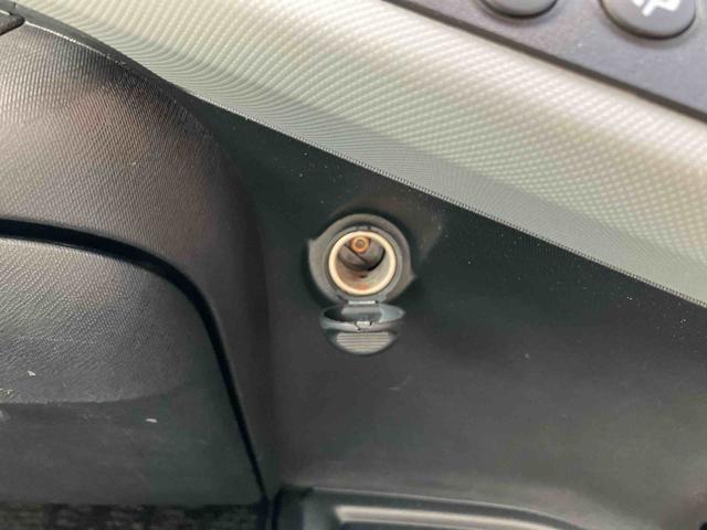 アクアＳナビ／ＴＶ／ＤＶＤ／ＢＴ　バックカメラ　ＥＴＣ　ハイブリッド　前後クリアランスセンサー　オートエアコン　シートリフター　ゲート式シフトレバー　サイドレバー式駐車ブレーキ　キーレスエントリー　ステリモ（千葉県）の中古車