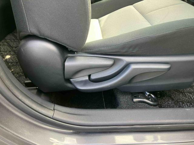 アクアＳナビ／ＴＶ／ＤＶＤ／ＢＴ　バックカメラ　ＥＴＣ　ハイブリッド　前後クリアランスセンサー　オートエアコン　シートリフター　ゲート式シフトレバー　サイドレバー式駐車ブレーキ　キーレスエントリー　ステリモ（千葉県）の中古車