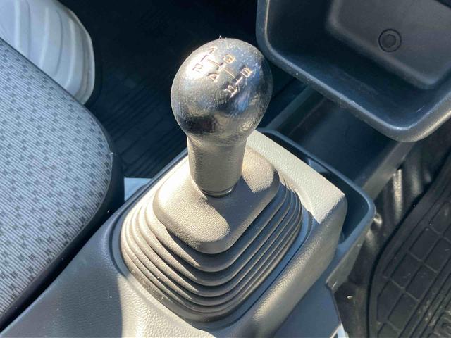 キャリイトラック頑丈ダンプ4WD ダンプ 荷台三方開 4枚リーフスプリング ETC マニュアルシフト 社外アルミホイール AM/FMラジオ マニュアルエアコン バッテリーカバー サイドレバー式パーキングブレーキ パワステ(千葉県)の中古車