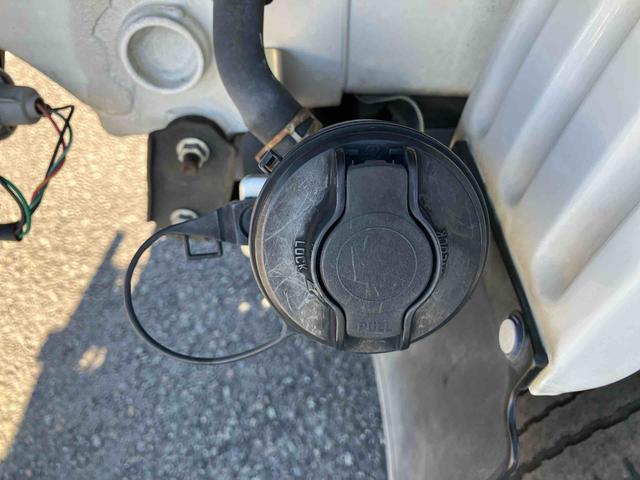 キャリイトラック頑丈ダンプ4WD ダンプ 荷台三方開 4枚リーフスプリング ETC マニュアルシフト 社外アルミホイール AM/FMラジオ マニュアルエアコン バッテリーカバー サイドレバー式パーキングブレーキ パワステ(千葉県)の中古車