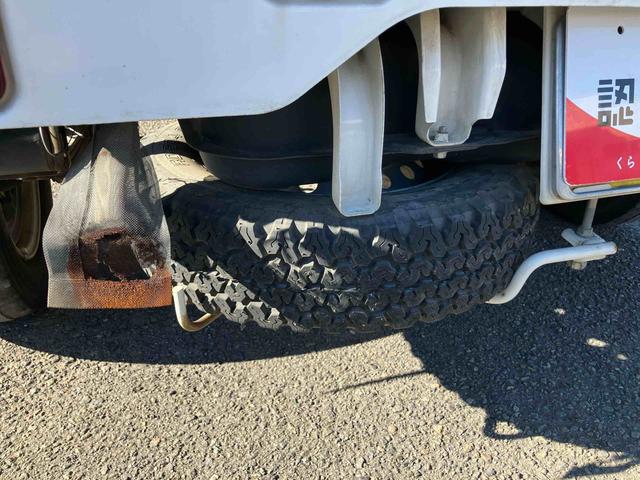 キャリイトラック頑丈ダンプ4WD ダンプ 荷台三方開 4枚リーフスプリング ETC マニュアルシフト 社外アルミホイール AM/FMラジオ マニュアルエアコン バッテリーカバー サイドレバー式パーキングブレーキ パワステ(千葉県)の中古車