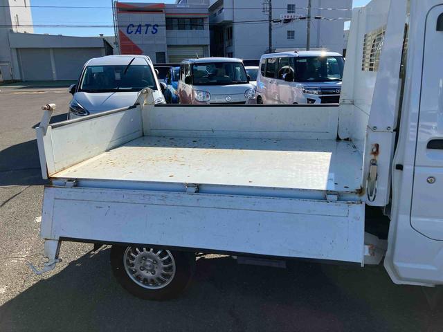 キャリイトラック頑丈ダンプ4WD ダンプ 荷台三方開 4枚リーフスプリング ETC マニュアルシフト 社外アルミホイール AM/FMラジオ マニュアルエアコン バッテリーカバー サイドレバー式パーキングブレーキ パワステ(千葉県)の中古車