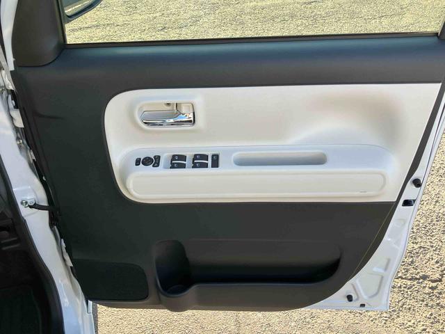 ムーヴキャンバスストライプスＧバックカメラ　ＬＥＤヘッドランプ　オートライト　ＡＤＢ　両側Ｐスラ　ホッとカップホルダー　前後コーナーセンサー　シートヒーター　電動駐車ブレーキ　スマアシ　オートエアコン　キーフリー　プッシュスタート（千葉県）の中古車