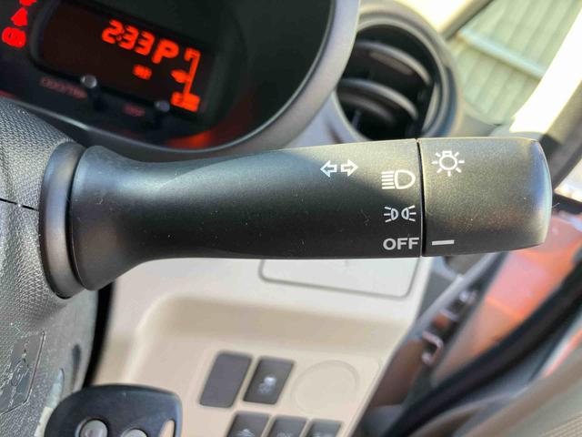 ムーヴフロントシートリフト L SA 4WD衝突被害軽減ブレーキ 横滑り防止装置 アイドリングストップ マニュアルレベリング機能付ハロゲンヘッドライト CDラジオチューナー AUX接続 ETC チルトステアリング 運転席シートリフター(千葉県)の中古車