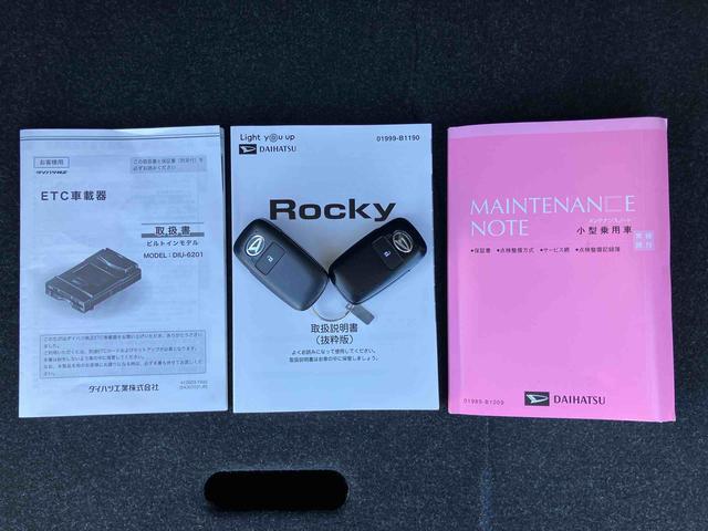 ロッキープレミアムターボ　９型ナビ／ＴＶ／ＤＶＤ／ＢＴ／ＵＳＢ　全周囲カメラ　前後ドラレコ　ＥＴＣ　全車速追従クルコン　ＬＥＤヘッドライト　オートライト　ＡＤＢ　スマアシ　コーナーセンサー　シートヒーター　キーフリー（千葉県）の中古車