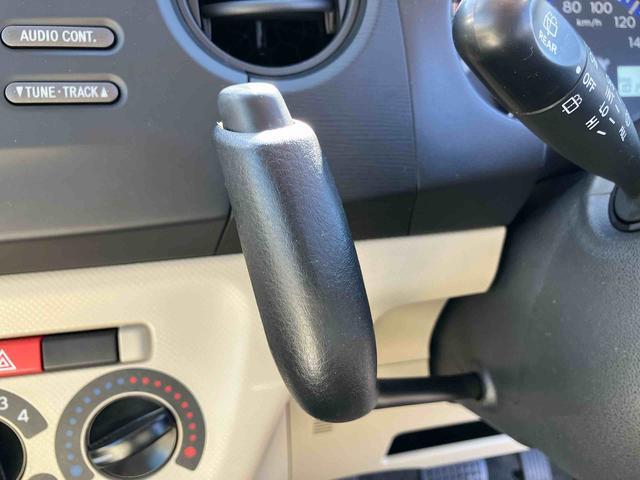 タントエグゼLCD/AM・FMラジオ AUX接続 コラムシフト ハロゲンヘッドランプ マニュアルエアコン パワーウィンド スモークガラス 足踏み式駐車ブレーキ アイドリングストップ キーレスエントリー 盗難防止警報(千葉県)の中古車