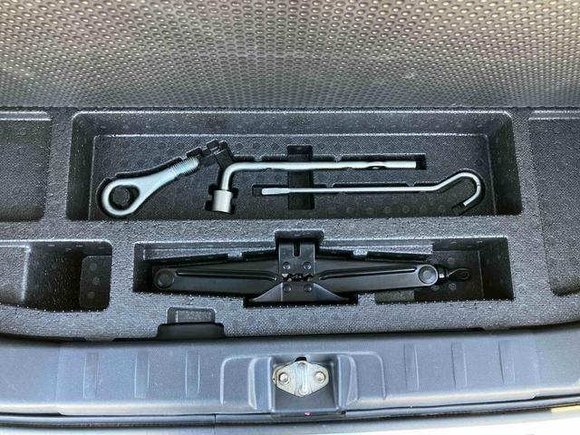 タントエグゼLCD/AM・FMラジオ AUX接続 コラムシフト ハロゲンヘッドランプ マニュアルエアコン パワーウィンド スモークガラス 足踏み式駐車ブレーキ アイドリングストップ キーレスエントリー 盗難防止警報(千葉県)の中古車