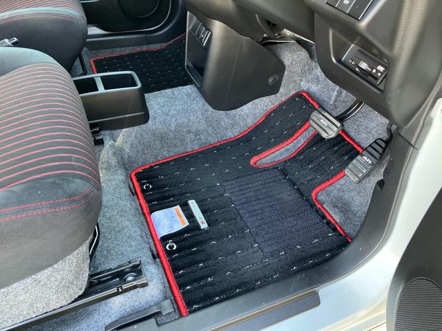 アルトターボＲＳベースグレードターボ　ナビ／ＴＶ／ＤＶＤ／ＢＴ　ＥＴＣ　ＨＩＤヘッドライト　オートライト　運転席シートヒーター　革巻ステアリング　パドルシフト　衝突被害軽減ブレーキ　オートエアコン　アルミホイール　スマートキー（千葉県）の中古車