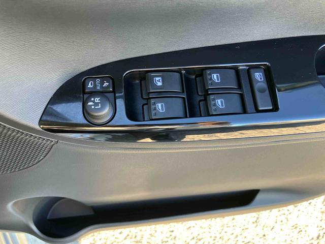 タントカスタムＲＳ　トップエディションＳＡIIターボ　ナビ／ＴＶ／ＤＶＤ／ＢＴ／ＵＳＢ　バックカメラ　ＥＴＣ　トップシェイドガラス　ＬＥＤヘッドライト　オートライト　スマアシ　両側Ｐスラ　革巻ステアリング　キーフリー　イモビライザー　盗難防止警報（千葉県）の中古車