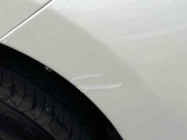 プリウスＳマイコーデナビ／ＤＴＶ／ＤＩＳＣ／ＢＴ／Ｂカメ　ＥＴＣ　ブラキッシュブラウン＆ブラウン内装　ＨＩＤヘッドライト　ハロゲンフォグランプ　アルミホイール　プッシュボタンスターター（千葉県）の中古車