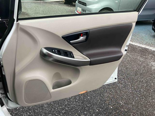 プリウスＳマイコーデナビ／ＤＴＶ／ＤＩＳＣ／ＢＴ／Ｂカメ　ＥＴＣ　ブラキッシュブラウン＆ブラウン内装　ＨＩＤヘッドライト　ハロゲンフォグランプ　アルミホイール　プッシュボタンスターター（千葉県）の中古車