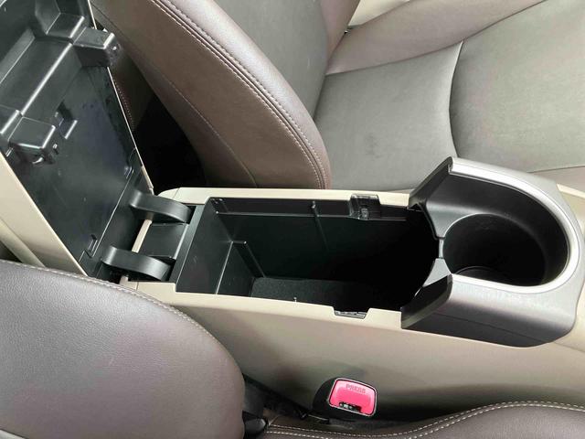 プリウスＳマイコーデナビ／ＤＴＶ／ＤＩＳＣ／ＢＴ／Ｂカメ　ＥＴＣ　ブラキッシュブラウン＆ブラウン内装　ＨＩＤヘッドライト　ハロゲンフォグランプ　アルミホイール　プッシュボタンスターター（千葉県）の中古車