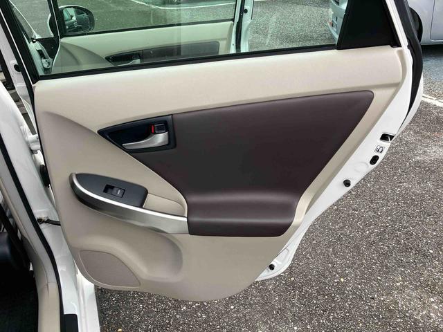 プリウスＳマイコーデナビ／ＤＴＶ／ＤＩＳＣ／ＢＴ／Ｂカメ　ＥＴＣ　ブラキッシュブラウン＆ブラウン内装　ＨＩＤヘッドライト　ハロゲンフォグランプ　アルミホイール　プッシュボタンスターター（千葉県）の中古車