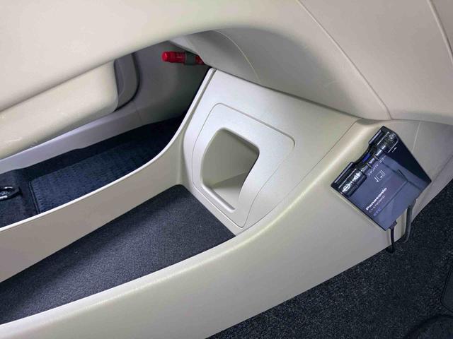 プリウスＳマイコーデナビ／ＤＴＶ／ＤＩＳＣ／ＢＴ／Ｂカメ　ＥＴＣ　ブラキッシュブラウン＆ブラウン内装　ＨＩＤヘッドライト　ハロゲンフォグランプ　アルミホイール　プッシュボタンスターター（千葉県）の中古車