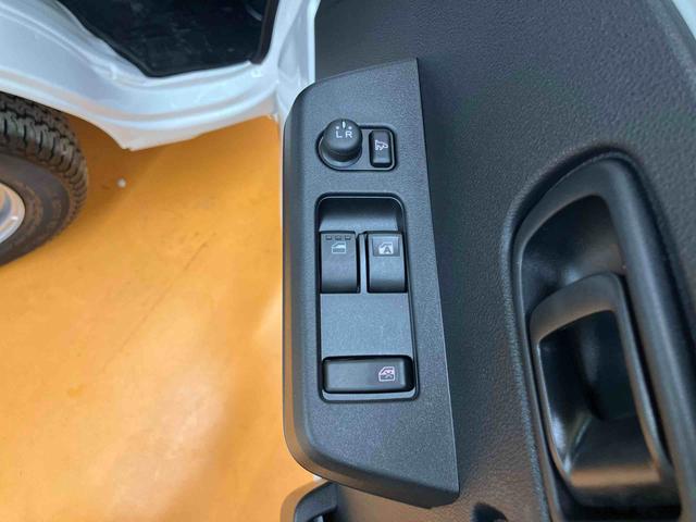 ハイゼットトラックエクストラ　４ＷＤ３モード選択電子制御式４ＷＤ　衝突回避支援システム　横滑り防止装置　アイドリングストップ　プッシュエンジンスタート　キーフリーシステム　前後コーナーセンサー　ＬＥＤ作業灯　テールゲートチェーン（千葉県）の中古車