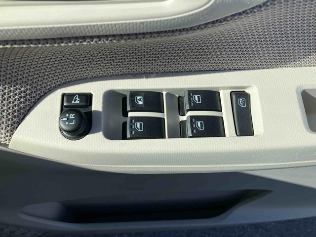 ムーヴＬ　ＳＡナビ／ＴＶ／ＢＴ／ＵＳＢ／ＤＶＤ　バックカメラ　衝突被害軽減ブレーキ　アイドリングストップ　ステアリングリモコン　キーレスエントリー　盗難防止アラーム　足踏み式パーキングブレーキ　プライバシーガラス（千葉県）の中古車