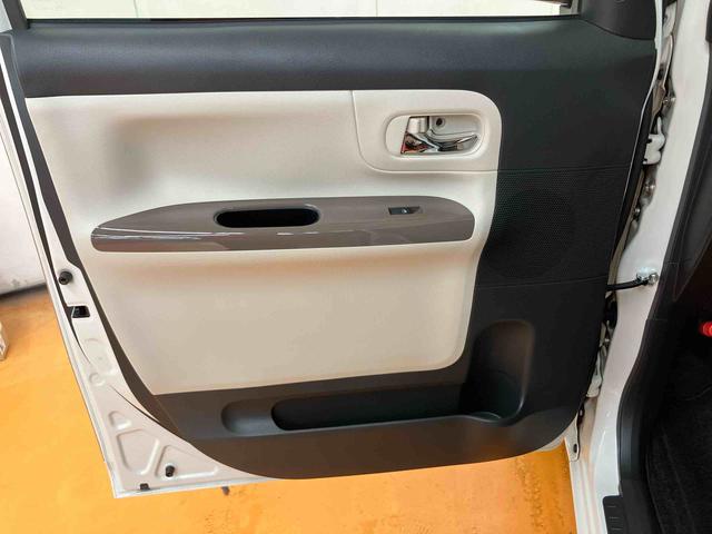 ムーヴキャンバスＧメイクアップリミテッド　ＳＡIIIパノラマカメラ連動８インチフルセグナビ　ＵＳＢ接続　ＨＤＭＩ接続　ブルートゥース対応　フロント．リヤドライブレコーダー連動　ＥＴＣ　置きラクボックス　助手席シートバックポケット＋ショッピングフック（千葉県）の中古車