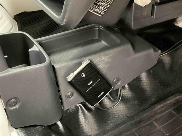 キャリイトラックＫＸ　４ＷＤワンセグナビ　ブルートゥース対応　ＡＵＸ接続　ＥＴＣ　社外アルミホイール　荷台マット　テールゲートチェーン　作業灯　パワーウインドウ　灰皿　マニュアルレベリング機能付ハロゲンヘッドライト（千葉県）の中古車