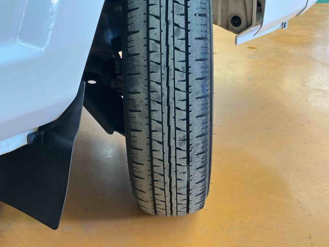 キャリイトラックＫＸ　４ＷＤワンセグナビ　ブルートゥース対応　ＡＵＸ接続　ＥＴＣ　社外アルミホイール　荷台マット　テールゲートチェーン　作業灯　パワーウインドウ　灰皿　マニュアルレベリング機能付ハロゲンヘッドライト（千葉県）の中古車