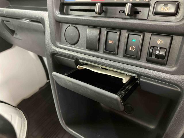 キャリイトラックＫＸ　４ＷＤワンセグナビ　ブルートゥース対応　ＡＵＸ接続　ＥＴＣ　社外アルミホイール　荷台マット　テールゲートチェーン　作業灯　パワーウインドウ　灰皿　マニュアルレベリング機能付ハロゲンヘッドライト（千葉県）の中古車