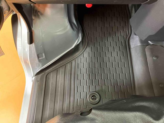 ハイゼットカーゴデラックス衝突回避支援システム 横滑り防止装置 アイドリングストップ 前後コーナーセンサー オーバーヘッドシェルフ オートライト オートハイビーム キーレスエントリー スピーカー一体型ラジオチューナー(千葉県)の中古車