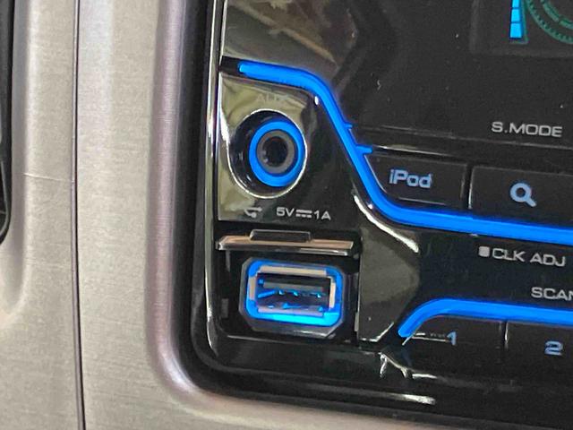 ムーヴカスタム　ＸＣＤラジオチューナー　ＵＳＢ接続　ＡＵＸ接続　アイドリングストップ　プッシュエンジンスタート　キーフリーシステム　セキュリティアラーム　照明．バニティーミラー付き左右サンバイザー　シートアンダートレイ（千葉県）の中古車