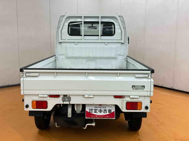 キャリイトラックＫＣエアコン・パワステ４ＷＤ　横滑り防止装置　マニュアルレベリング機能付ハロゲンヘッドライト　オートライト　スピーカー一体型ラジオチューナー　運転席シートバックポケット　ゲートプロテクター　灰皿型小物入れ（千葉県）の中古車