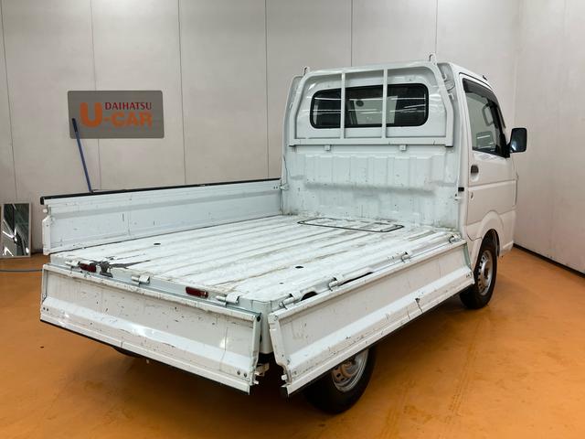 キャリイトラックＫＣエアコン・パワステ４ＷＤ　横滑り防止装置　マニュアルレベリング機能付ハロゲンヘッドライト　オートライト　スピーカー一体型ラジオチューナー　運転席シートバックポケット　ゲートプロテクター　灰皿型小物入れ（千葉県）の中古車