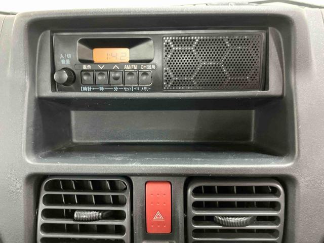 キャリイトラックＫＣエアコン・パワステ４ＷＤ　横滑り防止装置　マニュアルレベリング機能付ハロゲンヘッドライト　オートライト　スピーカー一体型ラジオチューナー　運転席シートバックポケット　ゲートプロテクター　灰皿型小物入れ（千葉県）の中古車