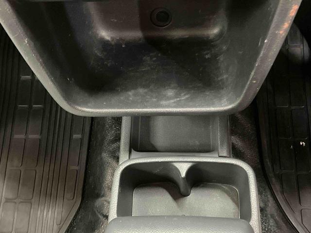 キャリイトラックＫＣエアコン・パワステ４ＷＤ　横滑り防止装置　マニュアルレベリング機能付ハロゲンヘッドライト　オートライト　スピーカー一体型ラジオチューナー　運転席シートバックポケット　ゲートプロテクター　灰皿型小物入れ（千葉県）の中古車