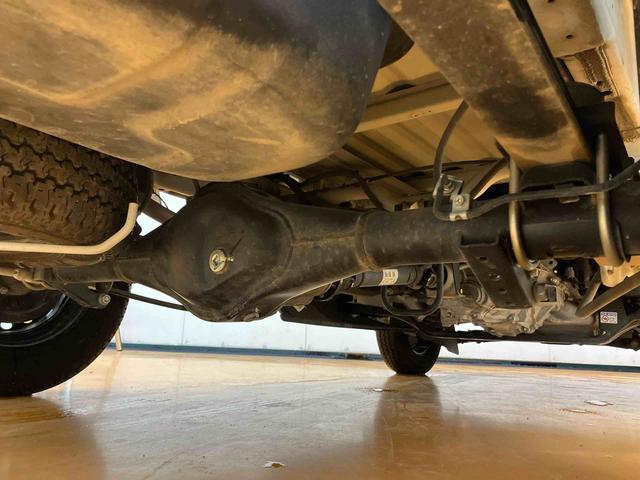 キャリイトラックＫＣエアコン・パワステ４ＷＤ　横滑り防止装置　マニュアルレベリング機能付ハロゲンヘッドライト　オートライト　スピーカー一体型ラジオチューナー　運転席シートバックポケット　ゲートプロテクター　灰皿型小物入れ（千葉県）の中古車