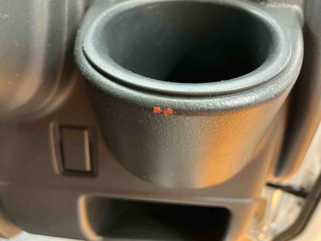 キャリイトラックＫＣエアコン・パワステ４ＷＤ　横滑り防止装置　マニュアルレベリング機能付ハロゲンヘッドライト　オートライト　スピーカー一体型ラジオチューナー　運転席シートバックポケット　ゲートプロテクター　灰皿型小物入れ（千葉県）の中古車