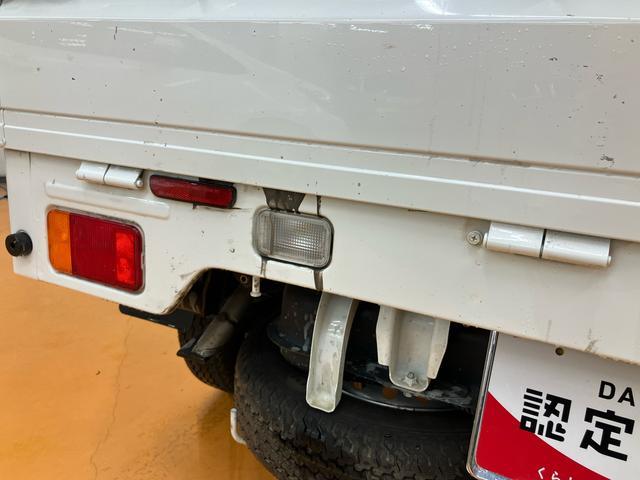 キャリイトラックＫＣエアコン・パワステ４ＷＤ　横滑り防止装置　マニュアルレベリング機能付ハロゲンヘッドライト　オートライト　スピーカー一体型ラジオチューナー　運転席シートバックポケット　ゲートプロテクター　灰皿型小物入れ（千葉県）の中古車