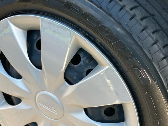 ミラココアココアＬＣＤ／ラジオ　ＥＴＣ　アイドリングストップ　キーレスエントリー　盗難防止アラーム　シートリフター　チルトステアリング　スペアタイヤ　足踏み式パーキングブレーキ　電動格納ドアミラー　マニュアルエアコン（千葉県）の中古車