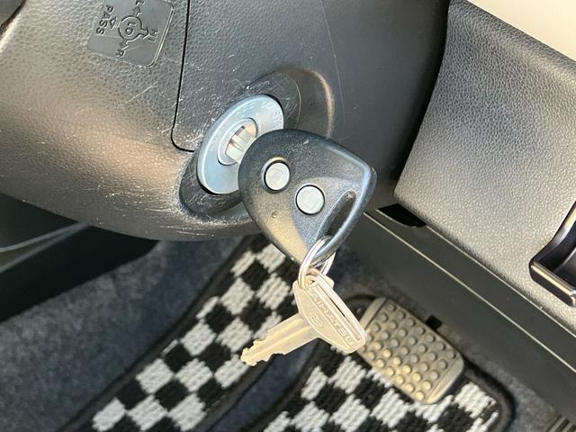 ミラココアココアＬＣＤ／ラジオ　ＥＴＣ　アイドリングストップ　キーレスエントリー　盗難防止アラーム　シートリフター　チルトステアリング　スペアタイヤ　足踏み式パーキングブレーキ　電動格納ドアミラー　マニュアルエアコン（千葉県）の中古車