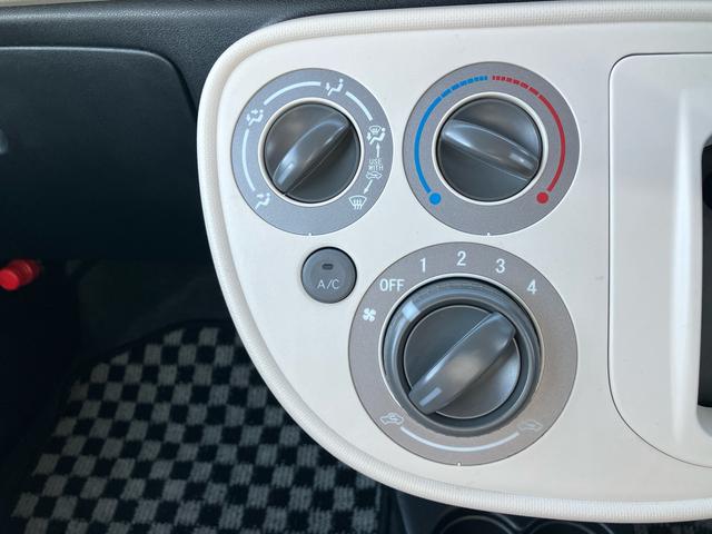 ミラココアココアＬＣＤ／ラジオ　ＥＴＣ　アイドリングストップ　キーレスエントリー　盗難防止アラーム　シートリフター　チルトステアリング　スペアタイヤ　足踏み式パーキングブレーキ　電動格納ドアミラー　マニュアルエアコン（千葉県）の中古車