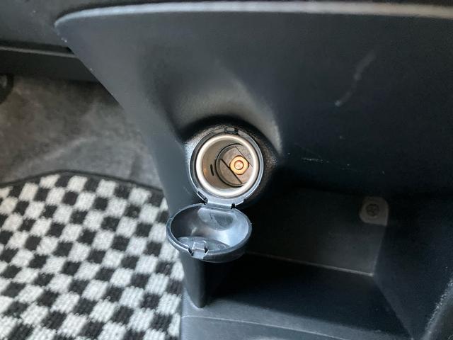 ミラココアココアＬＣＤ／ラジオ　ＥＴＣ　アイドリングストップ　キーレスエントリー　盗難防止アラーム　シートリフター　チルトステアリング　スペアタイヤ　足踏み式パーキングブレーキ　電動格納ドアミラー　マニュアルエアコン（千葉県）の中古車