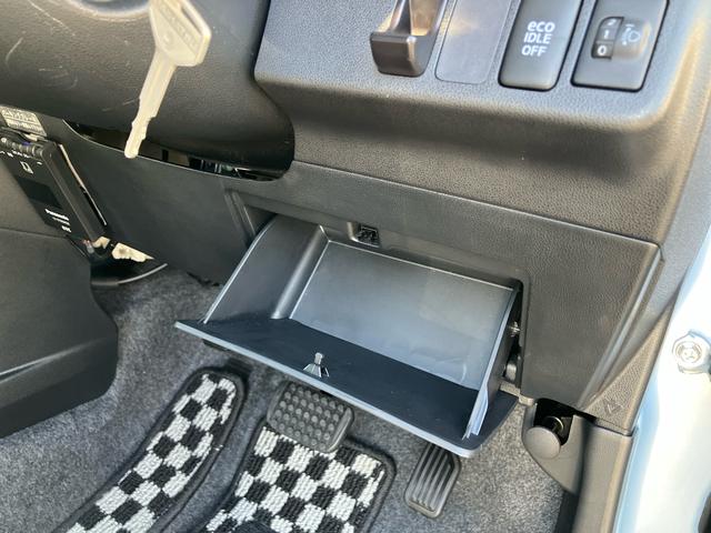 ミラココアココアＬＣＤ／ラジオ　ＥＴＣ　アイドリングストップ　キーレスエントリー　盗難防止アラーム　シートリフター　チルトステアリング　スペアタイヤ　足踏み式パーキングブレーキ　電動格納ドアミラー　マニュアルエアコン（千葉県）の中古車